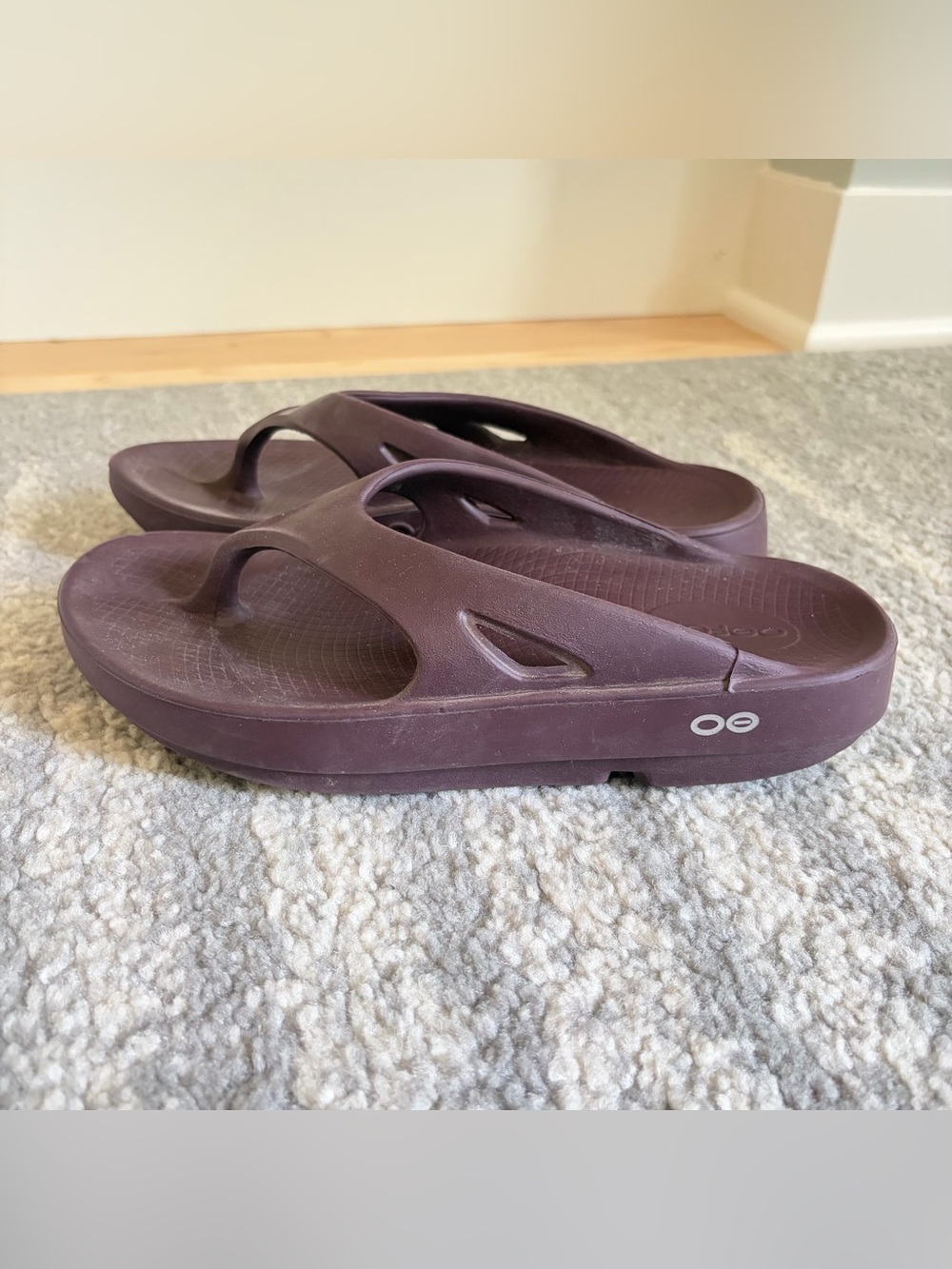 Oofos original thong sandal in deep purple